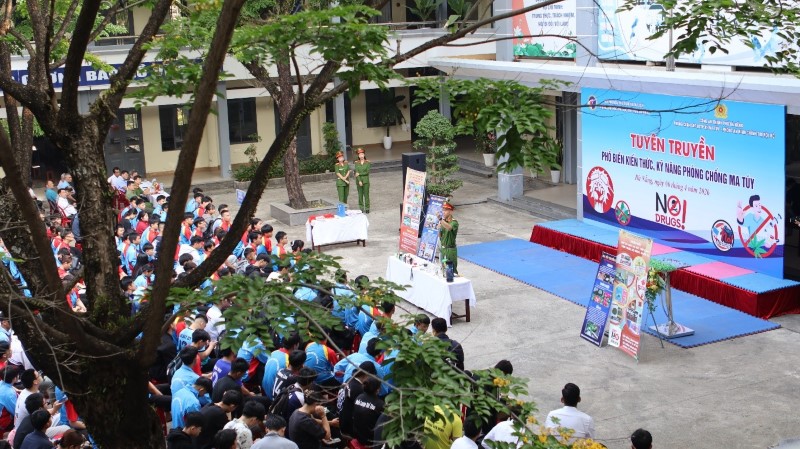 Trường Đại học Thể dục Thể thao Đà Nẵng tổ chức Lễ chào cờ tháng 4/2026 và Tuyên truyền nâng cao nhận thức phòng, chống ma túy cho toàn thể viên chức, người lao động và sinh viên.